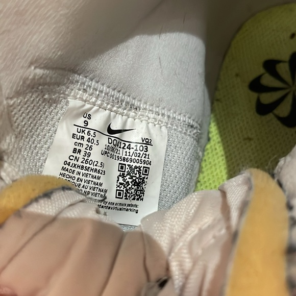 Nike Blazers Size US9 red and white in good but used condition - Picture 6 of 8